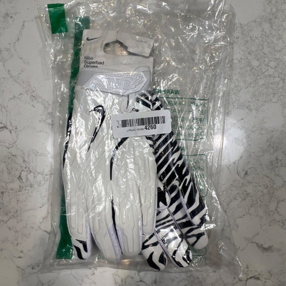 Nike Men’s Superbad Football Gloves Size XL New, With Tags - Picture 6 of 7